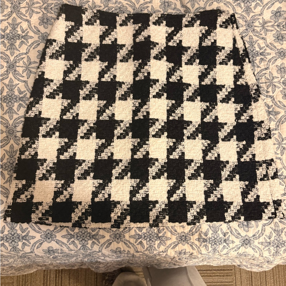 LOFT Black and White Houndstooth A-Line Skirt